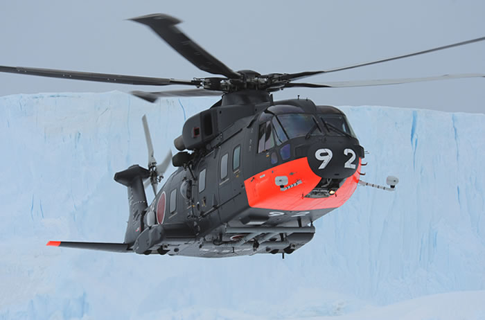 An Antarctic transport assistance helicopter (source: Maritime Self-Defense Force Homepage)